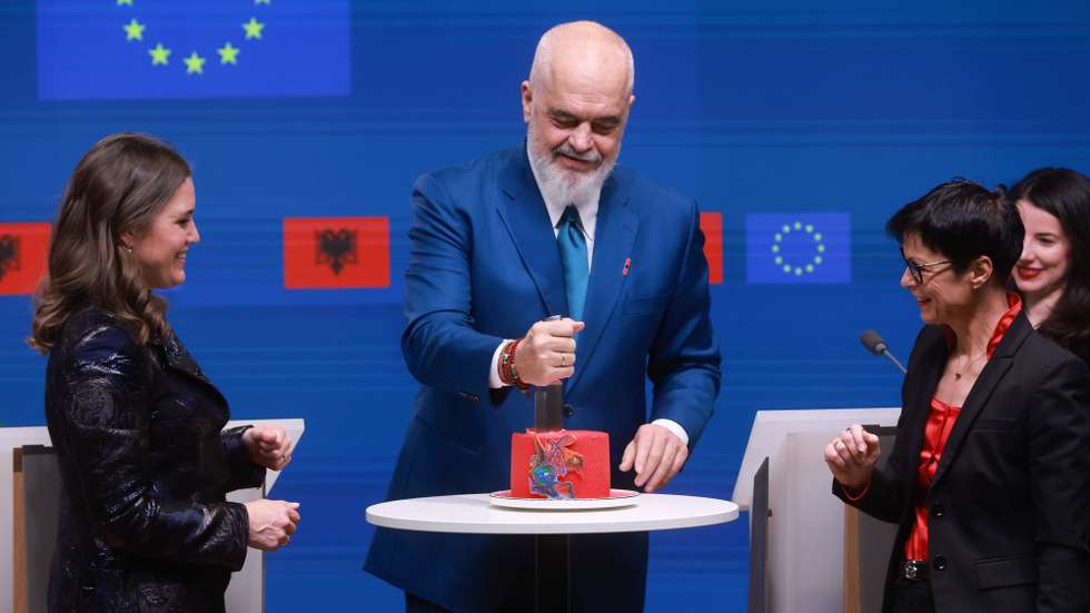 epa12530880 Albania's Prime Minister Edi Rama (C), European Commissioner for Enlargement Marta Kos (R) and Denmark's Minister for European Affairs Marie Bjerre (L) attend a press conference following the EU-Albania Intergovernmental Conference in Brussels, Belgium, 17 November 2025. The EU opened the last accession negotiating cluster with Albania today, marking the start of negotiations on cluster 5: resources, agriculture, and cohesion. This cluster is the last remaining one and notably covers agriculture, fisheries, and food safety, as well as cohesion policies.  EPA/OLIVIER HOSLET