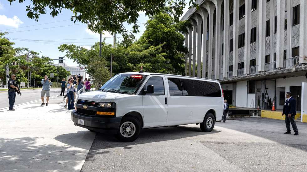 epa11608341 Homeland Security officers guard the exit of the vehicle where is supposed to go Ryan Wesley Routh, identified as the suspect who was arrested after allegedly pointing an AK-47 assault rifle at former President Trump at his golf course, outside the Paul G. Rogers Federal Building and US Courthouse, in West Palm Beach, Florida, USA, 16 September 2024. According to the FBI, they are following an investigation of what appears to be an attempted assassination of former president Donald Trump. Palm Beach County Sheriff Ric Bradshaw said the US Secret Service agents find a man pointing an AK-style rifle with a scope into the club as Trump was on the course.  EPA/CRISTOBAL HERRERA-ULASHKEVICH