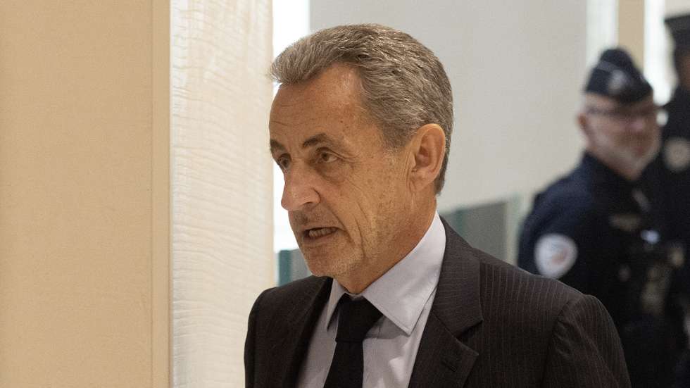epa11987173 Former French president Nicolas Sarkozy arrives at the courthouse in Paris, France, 25 March 2025. Sarkozy and twelve other people, including three former ministers, stand trial for criminal conspiracy to receive funds for the 2007 presidential campaign from the regime of late Libyan leader Muammar Gaddafi. Nicolas Sarkozy has already been convicted twice, in two separate cases, since he left office in 2012. The trial will last until 10 April.  EPA/YOAN VALAT
