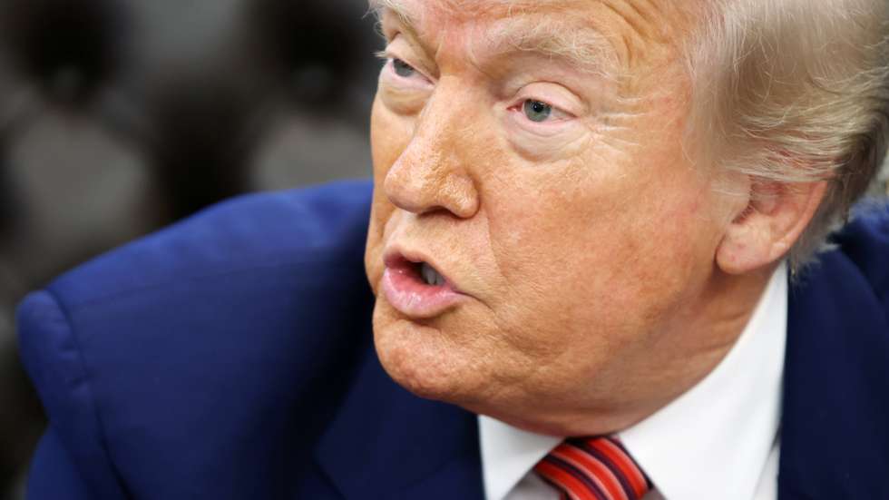 epa12129239 US President Donald Trump speaks after signing executive orders on nuclear energy in the Oval Office of the White House in Washington, D.C., USA, 23 May 2025. Trump signed a total of five executive orders aimed at easing restrictions and expanding the nuclear energy industry.  EPA/SAMUEL CORUM / POOL
