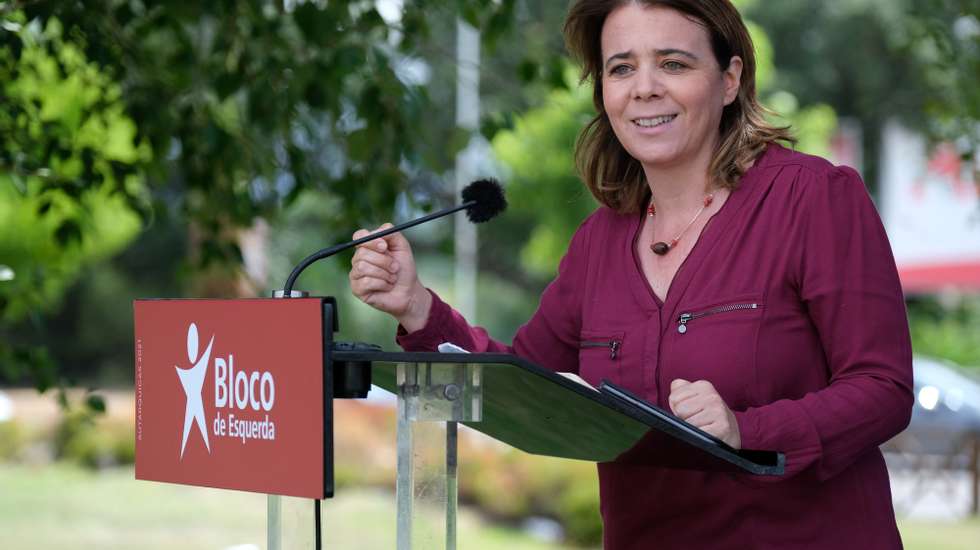 A coordenadora do Bloco de Esquerda (BE), Catarina Martins, durante apresentação das candidaturas autárquicos à Câmara Municipal e Assembleia Municipal de Sesimbra e junta de freguesia da Quinta do Conde, Sesimbra, 25 de Julho de 2021. RUI MINDERICO/LUSA