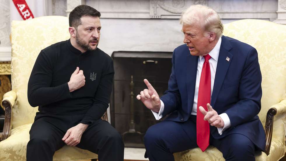 epa11930781 Ukrainian President Volodymyr Zelensky (L) talks with US President Donald Trump (R)  in the Oval Office of the White House in Washington, DC, USA, 28 February 2025. Zelensky is in Washington to sign the framework of a deal, pushed by President Trump, to share Ukraines’s mineral wealth with the US.  EPA/JIM LO SCALZO / POOL