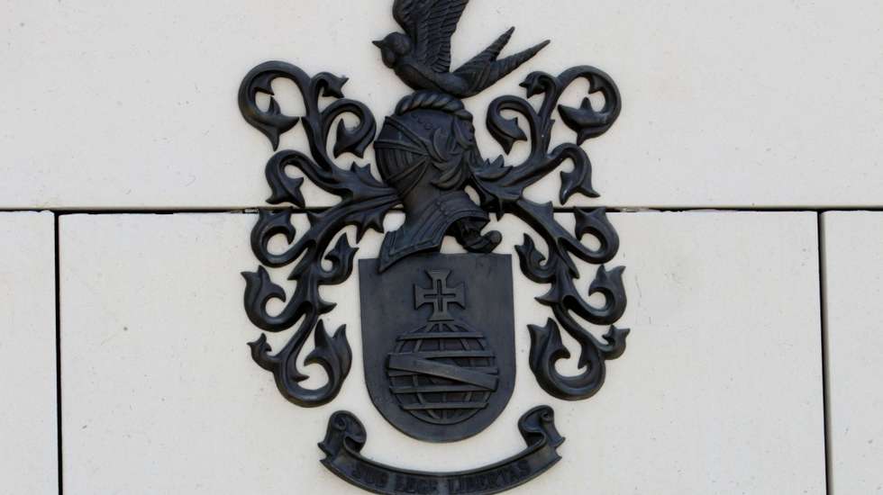 Logotipo do Serviço de Estrangeiros e Fronteiras (SEF).
