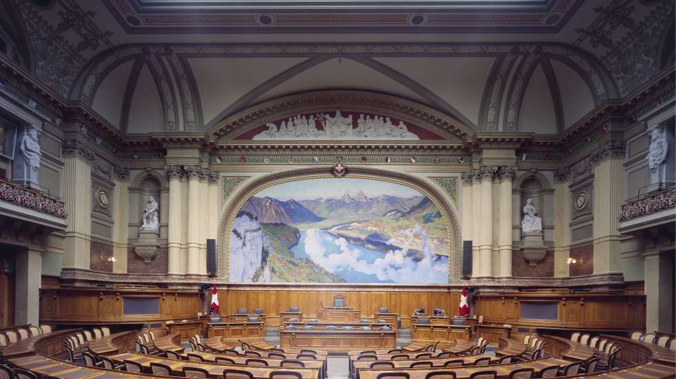 epa02969800 A file picture dated 24 February 2009 shows the National Council chamber in the Swiss Federal Parliament building in Bern, Switzerland. Federal elections will be held in Switzerland on 23 October 2011. According reports, the far-right is expected to gain ground due to fears over immigration and concerns over the impact of the eurozone's public debt crisis.  EPA/GAETAN BALLY   NO SALES/NO ARCHIVES