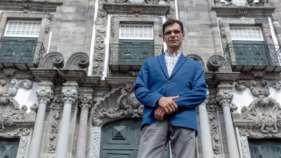 Carlos Furtado, primeiro lider do Chega/Açores, cabeça de lista pelo ciclo de São Miguel e candidato às eleições regionais, em entrevista à Agência Lusa, A abstenção mostra o quanto está desconetada a política atual com os cidadãos, foi militante do PSD ‘por engano’ e afirma acreditar que o partido possa eleger deputados nas próximas eleições regionais. Admite que o Chega possa entrar em coligações,  mas afasta entendimentos com o PS, defende que a SATA não deve fechar e diz que a educação tem de premiar a excelência,  Ponta Delgada  Açores  25 de setembro de 2020. (ACOMPANHA TEXTO DE 08 DE OUTUBRO DE 2020) EDUARDO COSTA /LUSA
