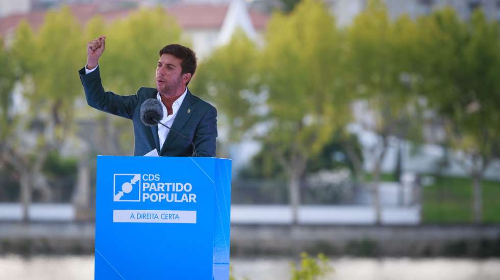 O presidente do CDS-PP, Francisco Rodrigues dos Santos, esteve esta tarde na apresentação da candidatura aut+árquica do partido à Câmara Municipal de Mirandela, 28 de agosto de 2021. PEDRO SARMENTO COSTA/LUSA
