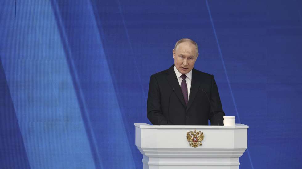 epa11188005 Russian President Vladimir Putin delivers his annual address to the Federal Assembly at the Gostiny Dvor conference center in Moscow, Russia, 29 February 2024. About 1,200 people, including lawmakers of Russia’s two-chamber parliament, Government members, heads of the Constitutional and Supreme court, and regional governors, were invited to attend the event.  EPA/SERGEI ILNITSKY