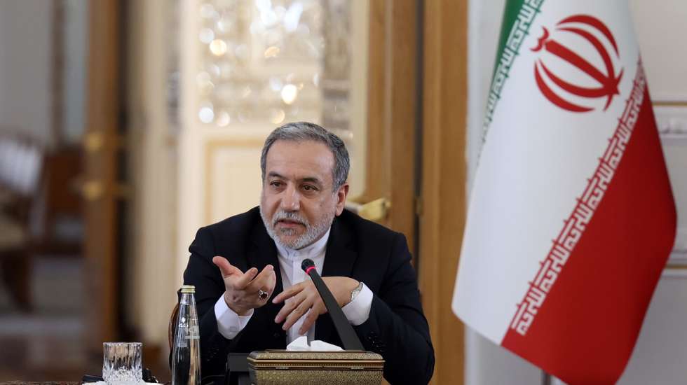 epaselect epa12431996 Iranian Foreign Minister Abbas Araghchi speaks during a meeting with foreign ambassadors and diplomats to Iran, in Tehran, Iran, 05 October 2025. Araghchi briefed the foreign diplomats on developments related to Iran's nuclear file and the snapback mechanism.  EPA/ABEDIN TAHERKENAREH