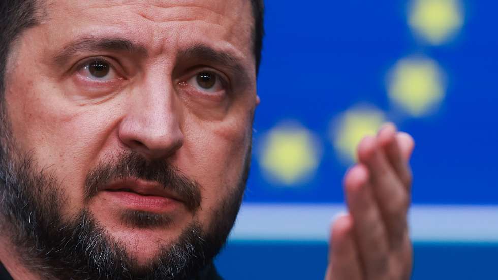 epa12475721 Ukrainian President Volodymyr Zelensky holds a press conference following the Euro Summit in Brussels, Belgium, 23 October 2025. European Union leaders convened in Brussels to discuss the situation in Ukraine, European defence, developments in the Middle East, competitiveness, housing, and migration.  EPA/OLIVIER HOSLET