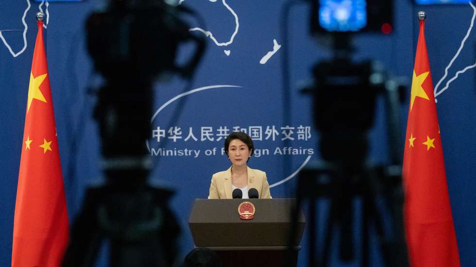 epa12532775 Chinese Foreign Ministry spokesperson Mao Ning speaks during a press conference at the Foreign Ministry in Beijing, China, 18 November 2025. Mao Ning spoke about relations with Japan, among other topics.  EPA/JESSICA LEE