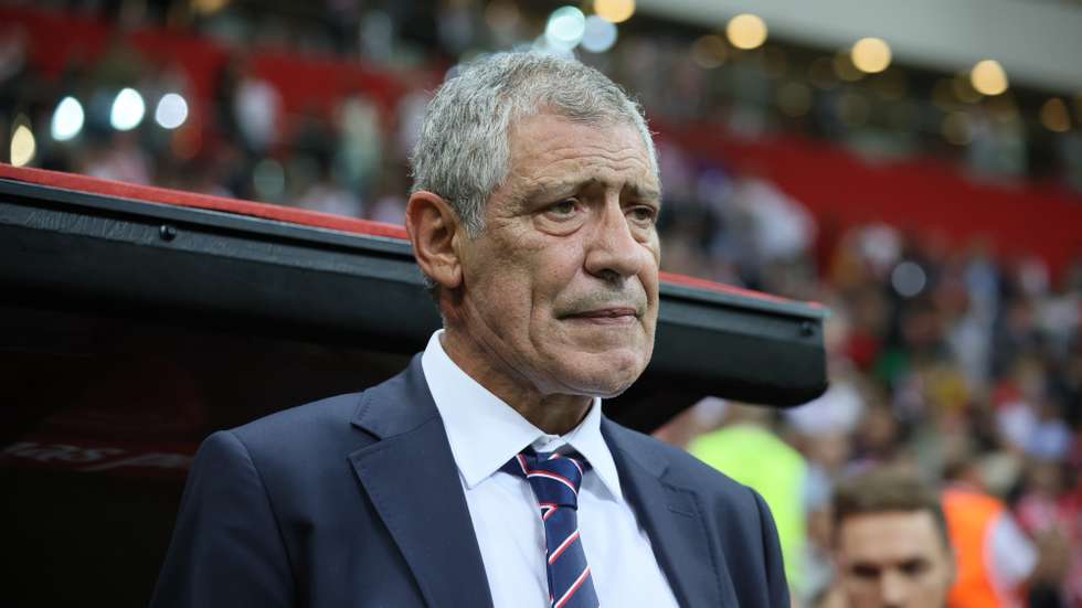 epa10847179 Poland's coach Fernando Santos reacts during the UEFA European qualifying Group E soccer match between Poland and Faroe Islands in Warsaw, Poland, 07 September 2023.  EPA/Andrzej Lange POLAND OUT
