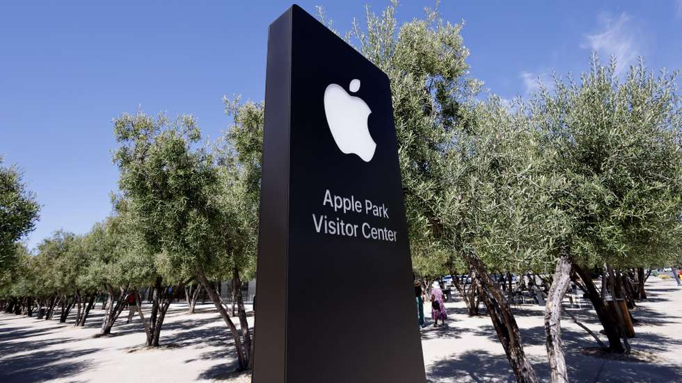 epa12271528 Signage for the Apple Park Visitor Center across the street from Apple Inc., headquarters in Cupertino, California, USA, 29 July 2025. Apple Inc., is scheduled to release its earnings report after the market closes on 31 July 2025.  EPA/JOHN G. MABANGLO