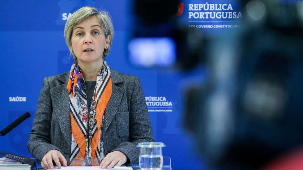 A ministra da Saúde, Marta Temido, fala aos jornalistas após ter estado reunida com a Task-Force do Plano de Vacinação contra a covid-19, realizada esta manhã por videoconferência e presidida pelo primeiro-ministro, António Costa, no Ministério da Saúde, em Lisboa, 25 de janeiro de 2021. MIGUEL A. LOPES/POOL/LUSA