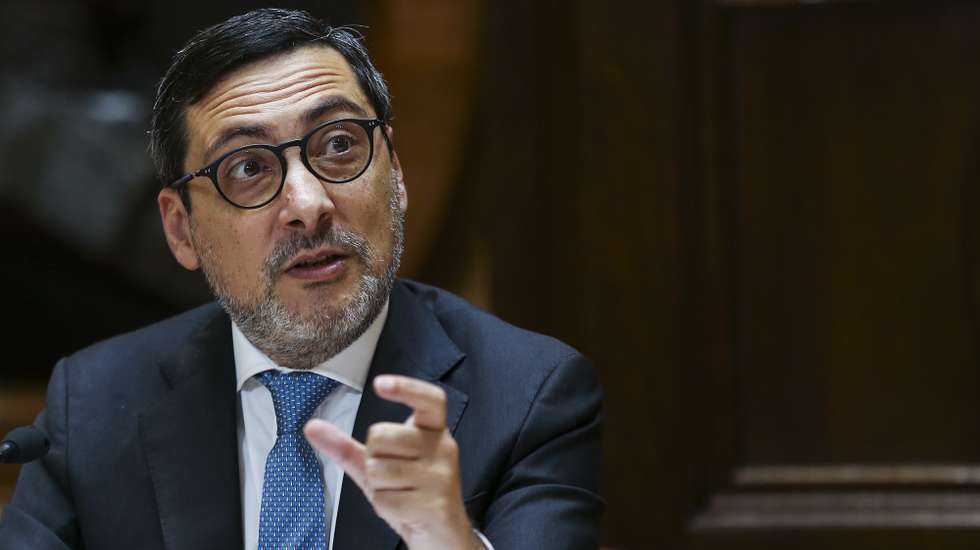 O secretário de Estado Adjunto dos Assuntos Fiscais, António Mendonça Mendes, intervém durante a sua audição perante a Comissão de Orçamento e Finanças, na Assembleia da República, em Lisboa, 03 de março de 2021. MANUEL DE ALMEIDA/LUSA