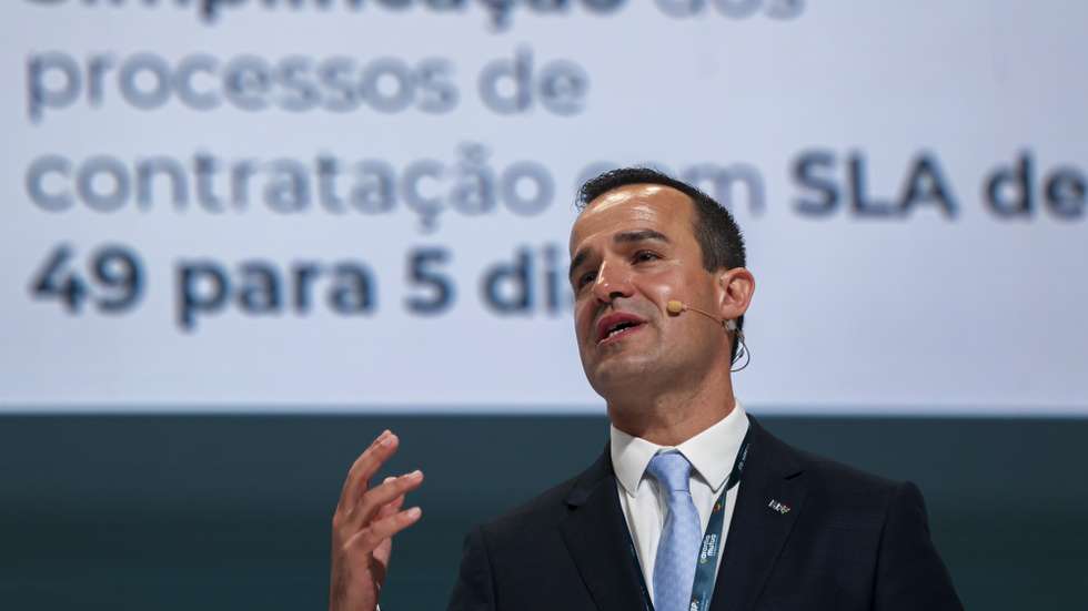 O presidente executivo do Banco Português de Fomento, Gonçalo Regalado, usa da palavra durante a 2.ª edição do Conversas com Fomento no Campo de Lazer do Campo Pequeno, em Lisboa, 25 de fevereiro de 2026. TIAGO PETINGA/LUSA