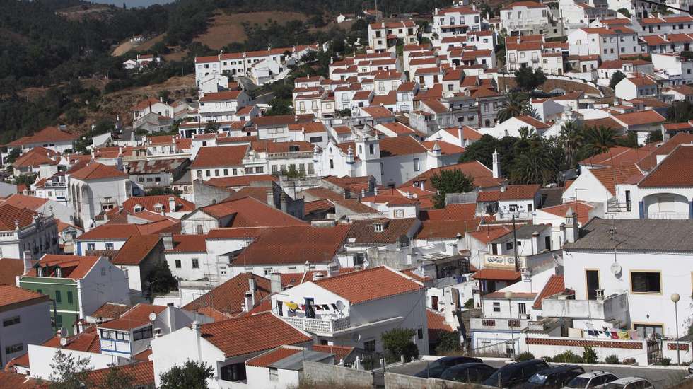 Circulação apenas é permitida nas situações previstas no diploma publicado em Diário da República esta quinta-feira