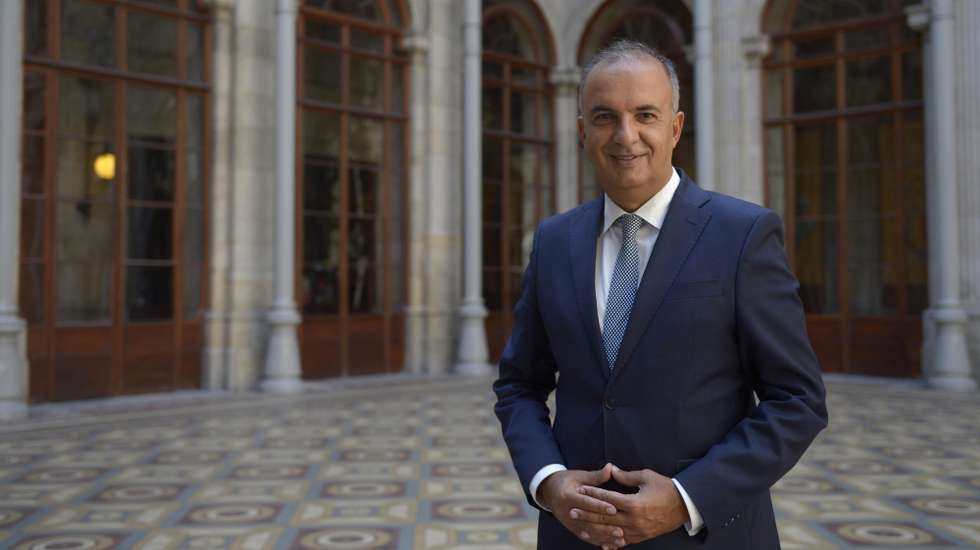 O presidente da direção da Associação de Turismo do Porto (ATP), Luís Pedro Martins, no final da tomada de posse da nova direção da ATP que se realizou no Palácio da Bolsa, no Porto em 1 de outubro de 2020.  FERNANDO VELUDO/LUSA