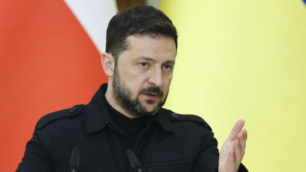 epa12202696 Ukrainian President Volodymyr Zelensky attends a joint press conference with Polish President Andrzej Duda (not pictured) following their meeting in Kyiv, Ukraine, 28 June 2025. Andrzej Duda arrived in Kyiv to meet with top Ukrainian officials amid the ongoing Russian invasion.  EPA/SERGEY DOLZHENKO