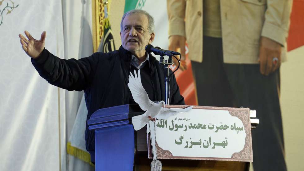 epa12620982 Iranian president Masoud Pezeshkian speaks during the sixth anniversary of late Iran's Islamic Revolutionary Guard Corps (IRGC) Quds Force commander Qasem Soleimani death, in Tehran, Iran, 01 January 2026. Soleimani was killed on 03 January 2020 in a targeted US airstrike at Baghdad airport in Iraq.  EPA/ABEDIN TAHERKENAREH