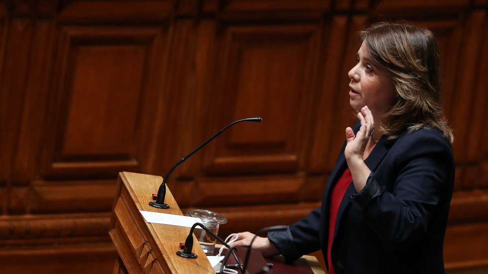 A coordenadora do Bloco de Esquerda, Catarina Martins, participa no debate parlamentar com a presença do primeiro-ministro, António Costa (ausente da foto), sobre política geral, na Assembleia da República, em Lisboa, 17 de março de 2021. MÁRIO CRUZ/LUSA