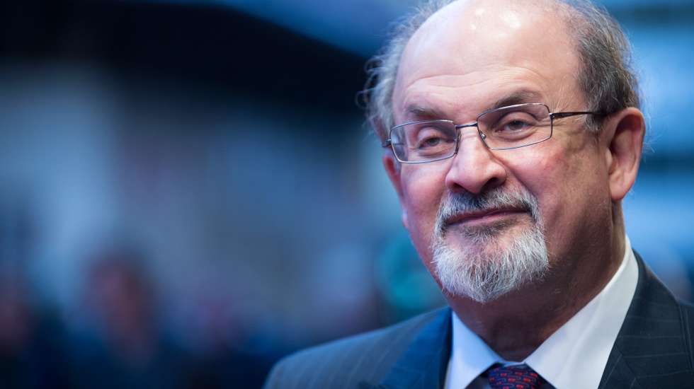 Salman Rushdie, um dos mais importantes escritores de língua inglesa, foi esfaqueado em agosto na Chautauqua Institution, em Nova Iorque