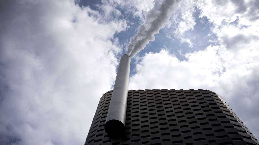 epa09298474 A pilot plant for CO2 capture is inaugurated at Amager Bakke in Copenhagen, Denmark, 24 June 2021. The goal is to be able to capture 500,000 tonnes of CO2 from the waste-to-energy power plant Amager Bakke's emissions by 2025.  EPA/Ida Guldbaek Arentsen  DENMARK OUT