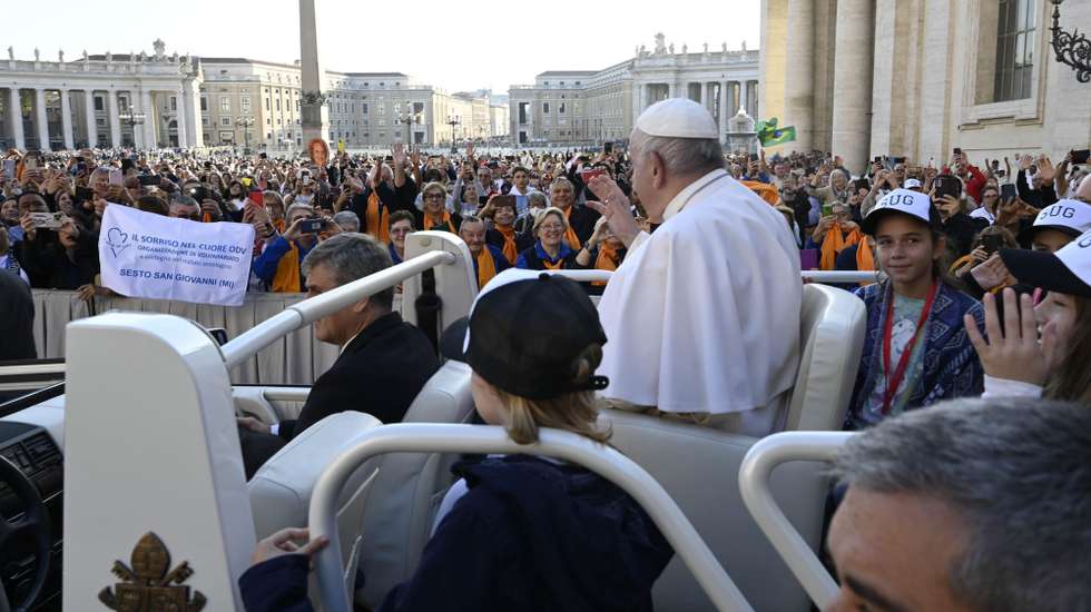 epa10252420 A handout picture provided by the Vatican Media shows Pope Francis during a general audience in St.Peter's Square, Vatican City, 19 October 2022.  EPA/VATICAN MEDIA HANDOUT  HANDOUT EDITORIAL USE ONLY/NO SALES