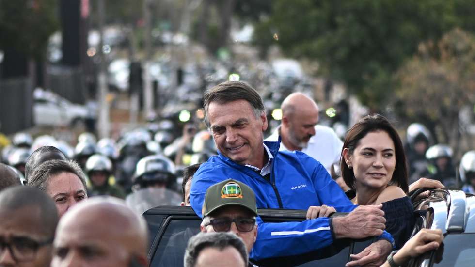 epa12271480 Former Brazilian President Jair Bolsonaro participates in the annual Capital Moto Week motorcycle rally in Brasilia, Brazil, 29 July 2025. Bolsonaro is accused of planning a coup attempt to stay in power after the 2022 presidential elections.  EPA/ANDRE BORGES