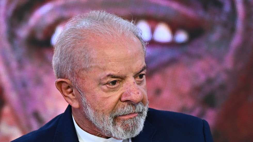 epa12440501 Brazilian President Luiz Inacio Lula da Silva attends the signing ceremony for the law establishing the ‘Luz do Povo’ social energy tariff at the Planalto Palace in Brasilia, Brazil 08 October 2025.  EPA/Andre Borges