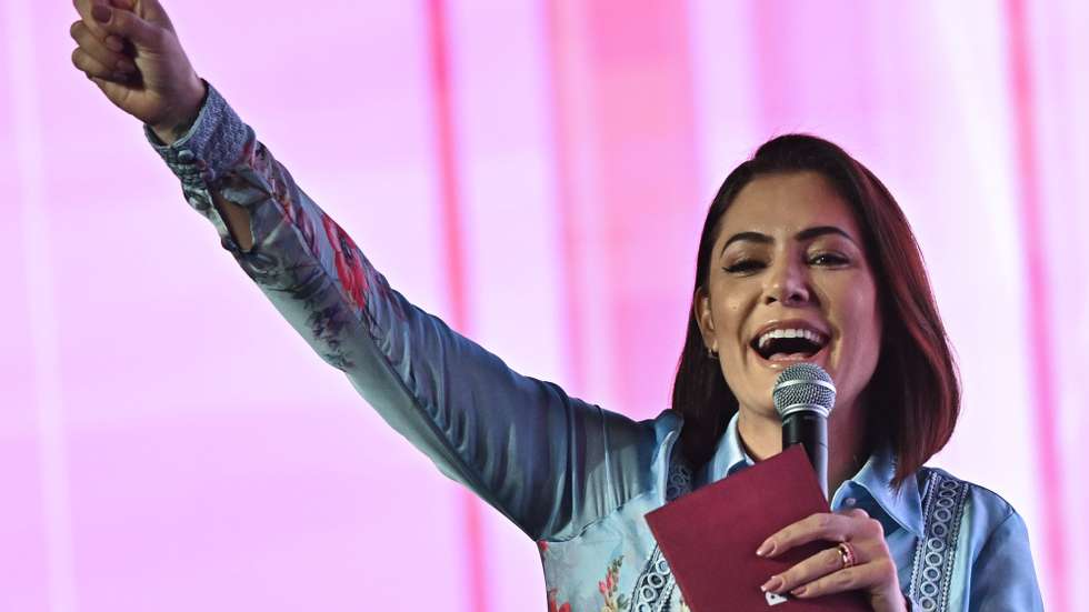 epa12160492 Former Brazilian first lady Michelle Bolsonaro speaks during the national meeting of women representatives of the Liberal Party at the International Convention Center (CICB) in Brasilia, Brazil, 06 June 2025.  EPA/Andre Borges