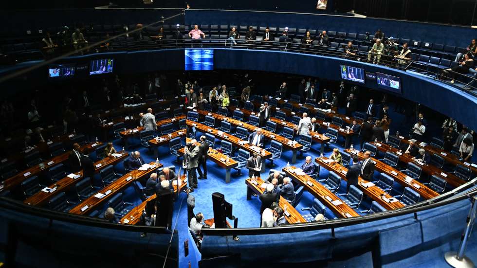 epa12599784 Brazilian senators attend a Senate session in Brasilia, Brazil, 17 December 2025. The Brazilian Senate approved a bill seeking to reduce the sentences of former president Jair Bolsonaro, who was sentenced to 27 years in prison, and other participants in the coup plot that followed the 2022 elections.  EPA/ANDRE BORGES