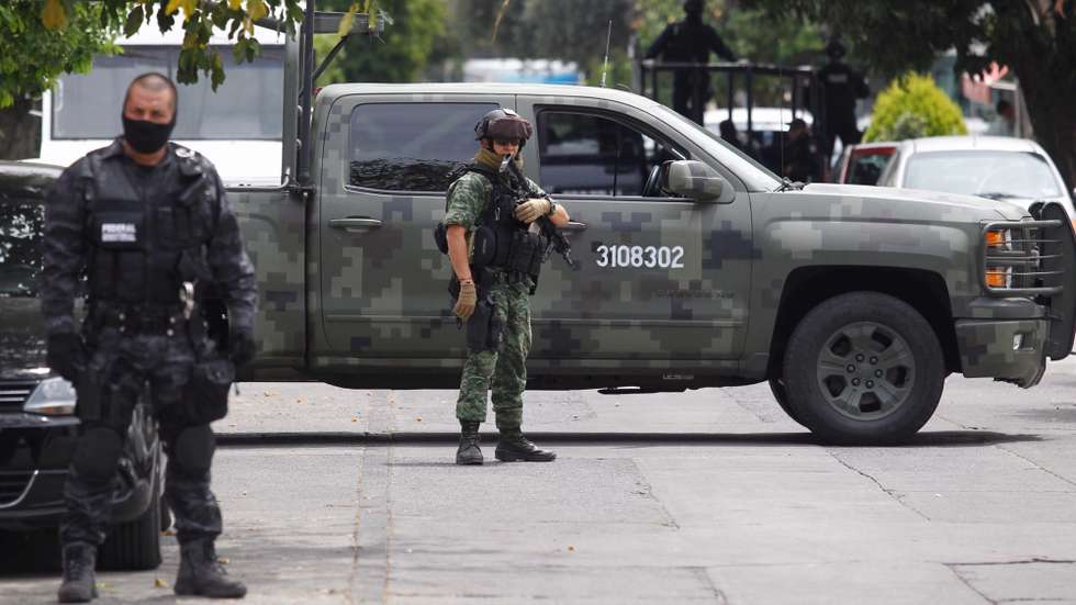 epa05247149 Mexican Federal police conduct operations in Guadalajara, Jalisco State, Mexico, 06 April 2016. According to media reports, federal agents arrested Julio Alberto Castillo Rodriguez, the son-in-law of Nemesio 'El Mencho' Oseguera Cervantes, the founder of Jalisco New Generation Cartel.  EPA/ULISES RUIZ BASURTO