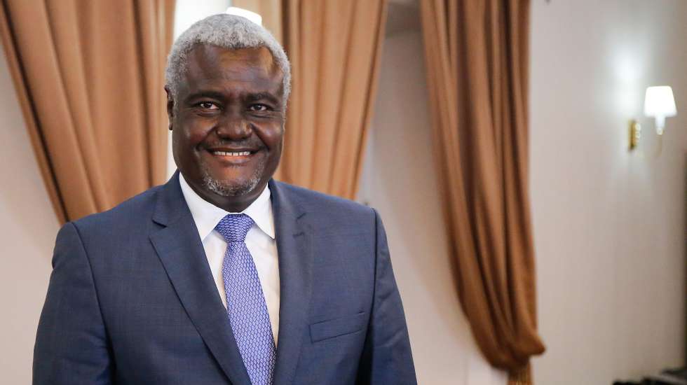 O presidente da União Africana, Moussa Faki Mahamat , no final de um encontro com o Presidente da República de Cabo Verde, Jorge Carlos Fonseca (ausente da fotografia), no Palácio Presidencial na cidade da Praia, Cabo Verde, 26 de janeiro de 2021. ALEJANDRO NOGALES/LUSA