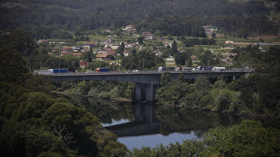 Vista do rio Minho e da ponte que liga a cidade de Valença à cidade de Tuí