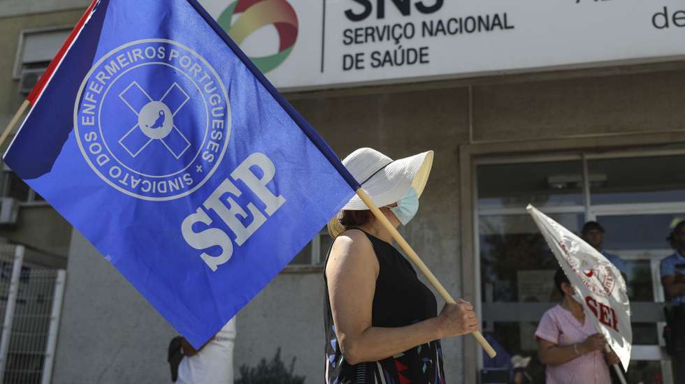 Concentração de enfermeiros junto à ARSLVT -  Administração Regional de Saúde de Lisboa e Vale do Tejo, Convocada pelo SEP - Sindicato dos Enfermeiros Portugueses para exigir a apresentação de propostas para a resolução dos problemas que afetam os enfermeiros. Lisboa, 6 de agosto de 2020  MIGUEL A. LOPES/LUSA