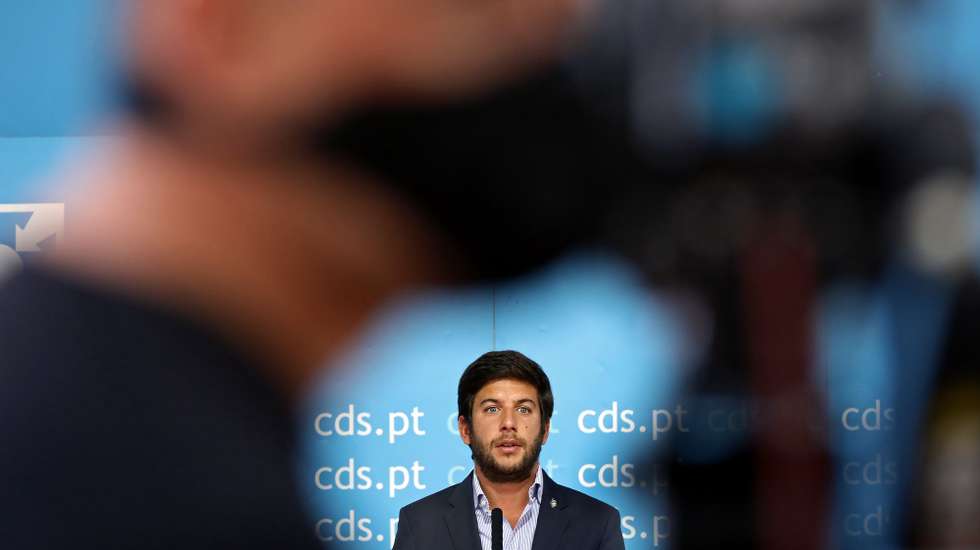 O presidente do CDS-PP, Francisco Rodrigues dos Santos, fala aos jornalistas durante uma conferência de imprensa sob o tema "Disciplina, Cidadania e Desenvolvimento”, na sede do partido, em Lisboa, 08 de setembro de 2020. ANTÓNIO PEDRO SANTOS/LUSA