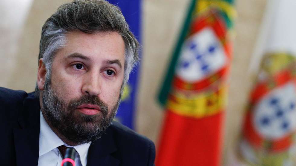 O ministro das Infraestruturas e da Habitação, Pedro Nuno Santos, intervém durante a sua audição perante a Comissão de Economia, Inovação, Obras Públicas e Habitação, na Assembleia da República, em Lisboa, 13 de outubro de 2020. ANTÓNIO COTRIM/LUSA