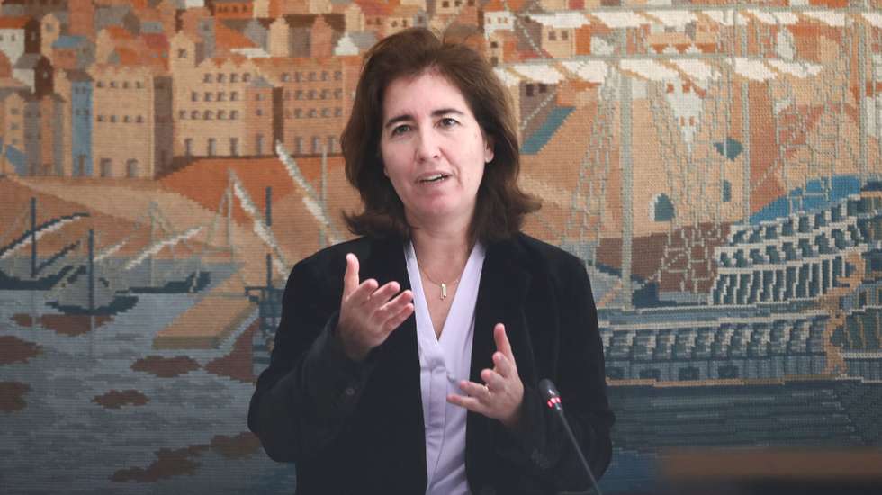 A ministra do Trabalho, Solidariedade e Segurança Social, Ana Mendes Godinho, fala aos jornalistas após a reunião da Comissão Permanente de Concertação Social, em Lisboa, 09 de dezembro de 2020. A reunião teve como ordem de trabalhos a preparação do Conselho Europeu e a discussão sobre a Retribuição Mínima Mensal Garantida para 2021. ANTÓNIO PEDRO SANTOS/LUSA