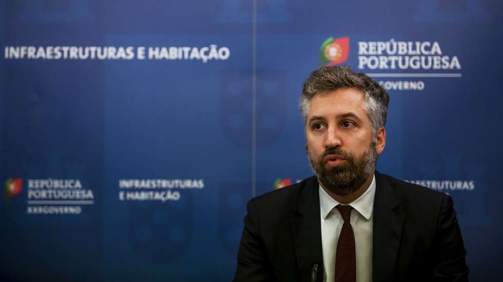 O ministro das Infraestruturas e da Habitação, Pedro Nuno Santos, durante a conferência de imprensa para explicar os detalhes do Plano de Restruturação da TAP, entregue dia 10 de dezembro em Bruxelas, em Lisboa, 11 de dezembro de 2020. NUNO FOX/LUSA