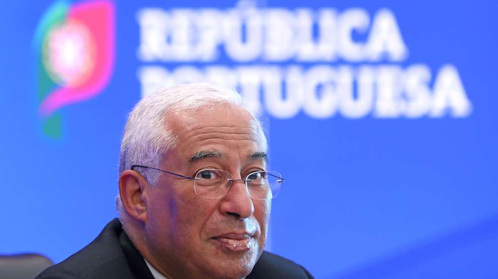 O primeiro-ministro, António Costa, durante uma reunião por videoconferência com o Presidente do Parlamento Europeu, David-Maria Sassoli, em Lisboa 02 de dezembro de 2020. Portugal assumirá a presidência da União Europeia em 01 de janeiro de 2021, sucedendo à Alemanha. ANTÓNIO PEDRO SANTOS/LUSA