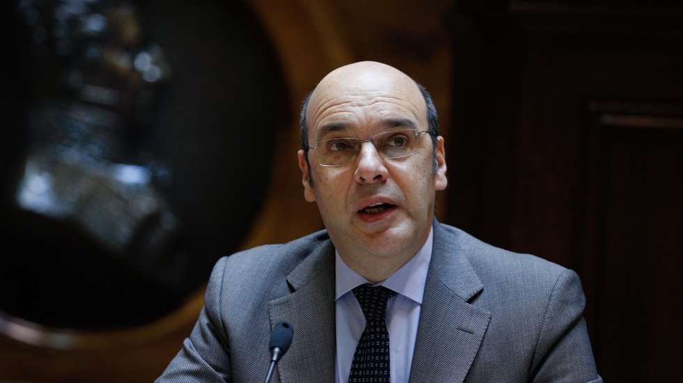 O ministro da Economia e da Transição Digital, Pedro Siza Vieira, fala durante a sua a audição perante a Comissão de Economia, Inovação, Obras Públicas e Habitação, na Assembleia da República, em Lisboa, 10 de fevereiro de 2021. ANTÓNIO COTRIM/LUSA