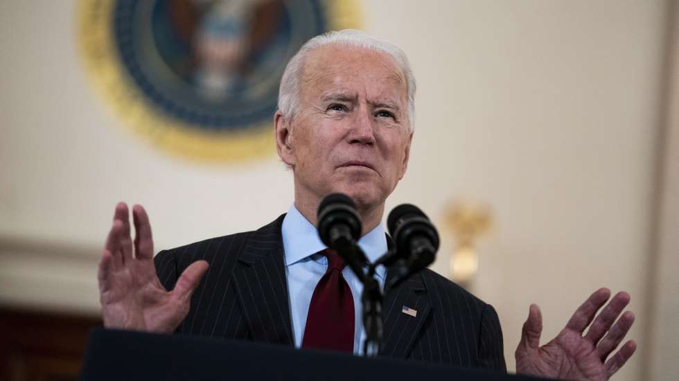 epa09030529 US President Joe Biden delivers remarks on the lives lost to COVID-19 in the Cross Hall of the White House, in Washington, DC, USA, 22 February 2021.  EPA/Doug Mills / POOL