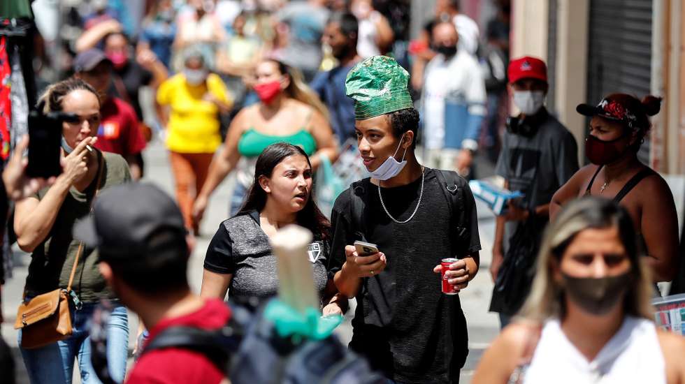 epa09046863 People walk on a busy shopping street, in Sao Paulo, Brazil, 02 March 2021. Brazil is experiencing the worst moment of the coronavirus pandemic, with an explosion of cases and income that has led health authorities to demand more restriction measures throughout the country, while President Jair Bolsonaro insists on denying the seriousness of a disease that already leaves more than 250,000 dead to date.  EPA/Sebastiao Moreira