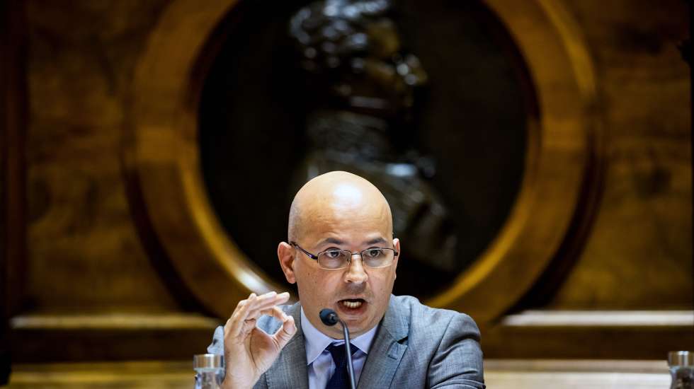 O  ministro das Finanças, João Leão, durante a sua audição conjunta com o ministro do Ambiente, João Pedro Matos Fernandes (ausente da foto), na Comissão de Ambiente, Energia e Ordenamento do Território, a propósito do trespasse da concessão de seis barragens entre a EDP e o grupo Engie, a requerimento do grupo parlamentar do BE, na Assembleia da República, em Lisboa 23 de março de 2021. JOSÉ SENA GOULÃO/LUSA