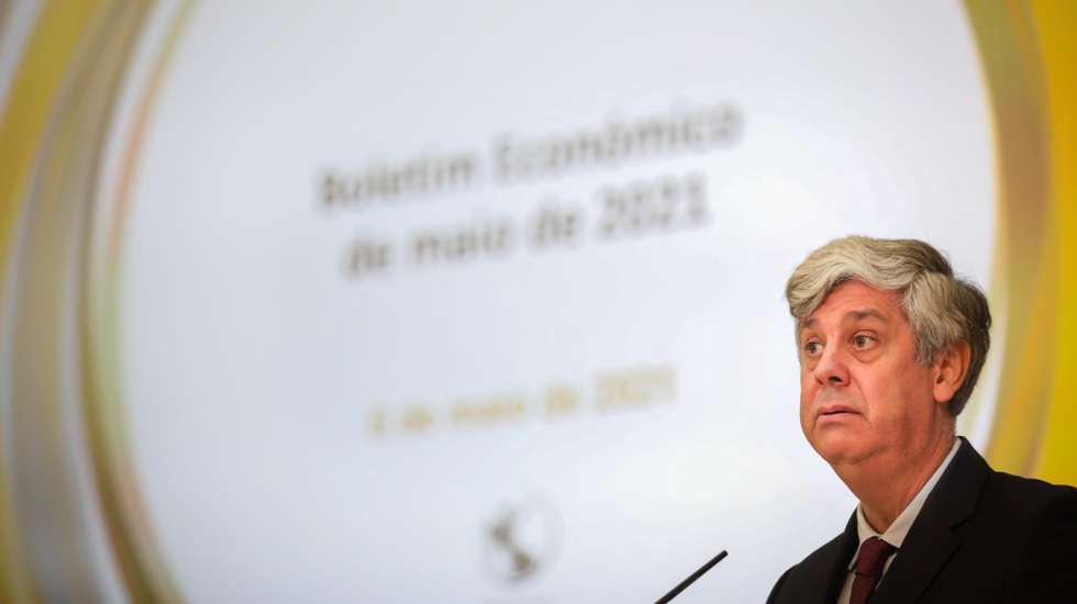 O governador do Banco de Portugal (BdP), Mário Centeno, durante uma conferência de imprensa do Boletim Económico, onde faz uma análise aprofundada da evolução da economia portuguesa em 2020,  em Lisboa, 05 de maio de 2021. ANDRÉ KOSTERS/LUSA