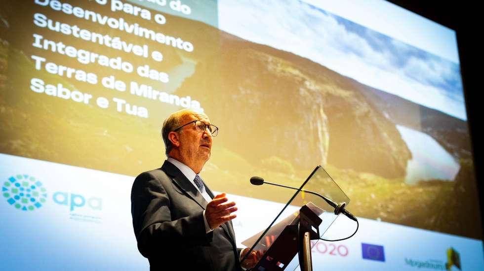 O ministro do Ambiente e da Ação Climática, João Pedro Matos Fernandes, intervém durante a apresentação pública do “Roteiro para o Desenvolvimento Sustentável e Integrado das Terras de Miranda, Sabor e Tua”, Mogadouro, Bragança, 8 de maio de 2021. PEDRO SARMENTO COSTA/LUSA