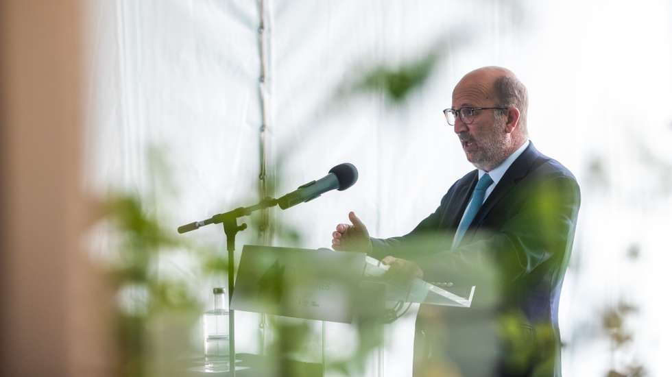 O ministro do Ambiente e da Ação Climática, João Pedro Matos Fernandes, discursa durante a cerimónia de apresentação do “Programa de apoio a edifícios mais sustentáveis 2021”, no Cacém, 22 de junho de 2021. JOSÉ SENA GOULÃO/LUSA