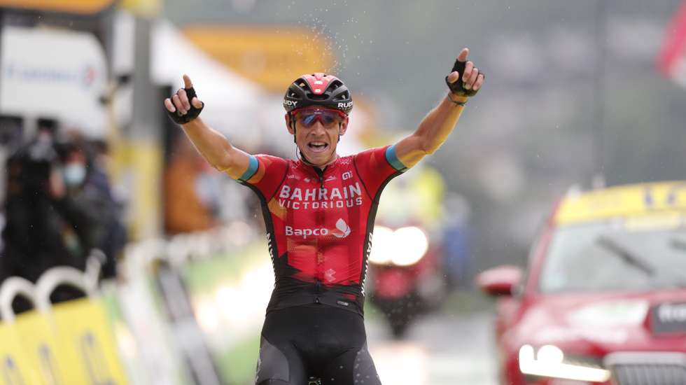 epa09320296 Belgian rider Dylan Teuns of the Bahrain Victorious team celebrates as he crosses the finish line to win the 8th stage of the Tour de France 2021 over 150.8 km from Oyonnax to Le Grand-Bornand, France, 03 July 2021.  EPA/GUILLAUME HORCAJUELO