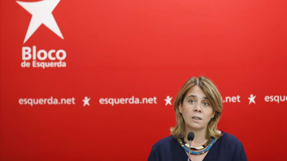 A coordenadora do Bloco de Esquerda (BE) Catarina Martins, fala aos jornalistas durante uma conferência de imprensa após a reunião da Mesa Nacional do partido, para analisar a atual situação política nacional, fazer o balanco das eleições autárquicas e debater o processo de preparação do Orçamento do Estado para 2022, em Lisboa, 02 de outubro de 2021. ANTÓNIO PEDRO SANTOS