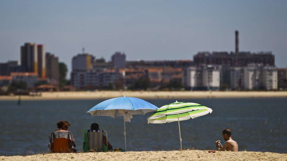 De acordo com os dados, oito águas balneares que estiveram em funcionamento em 2022 receberam a classificação "má" relativamente à qualidade da água
